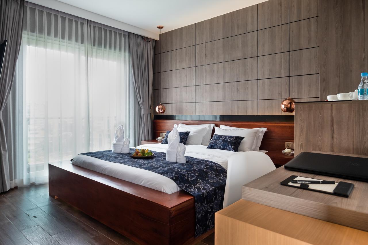 Nou'S River Hotel Phnom Penh Bagian luar foto