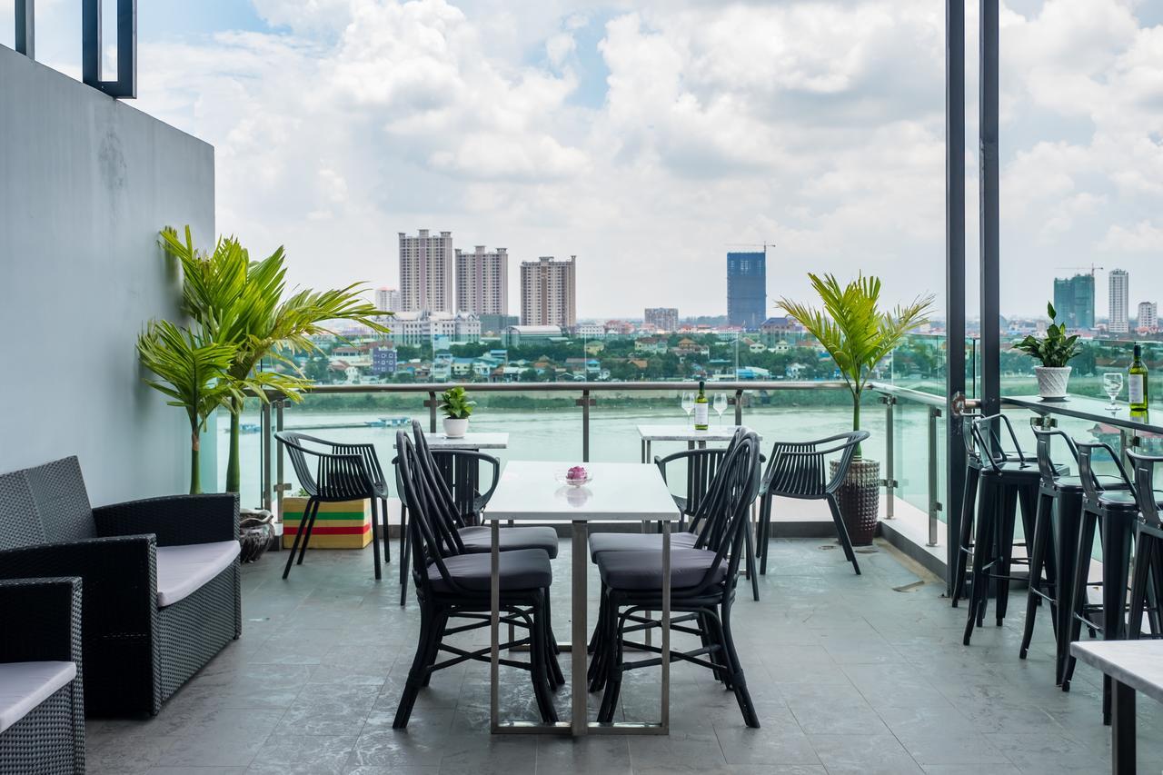 Nou'S River Hotel Phnom Penh Bagian luar foto